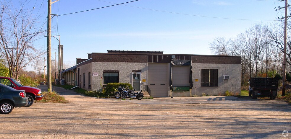 More Photos Of N52W5338 Portland Rd, Cedarburg Manufacturing For Sale