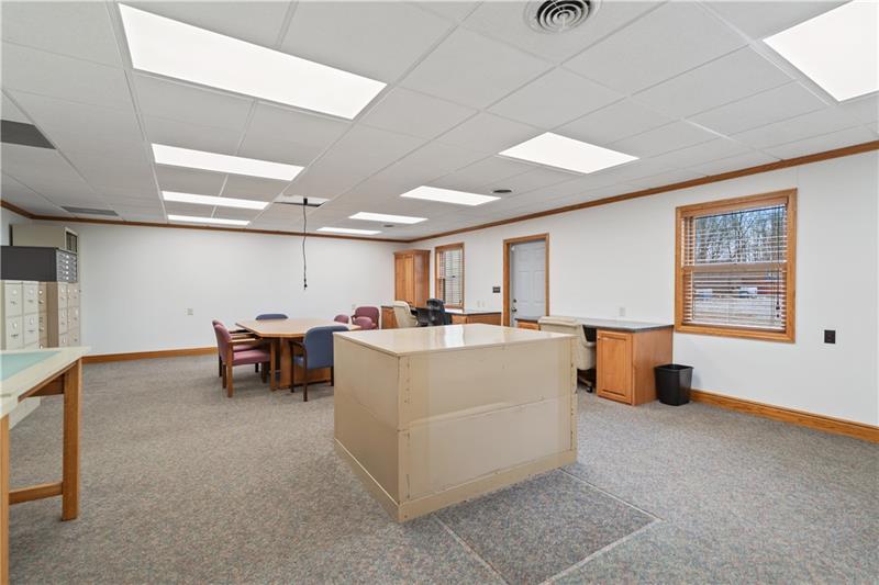 More Photos Of 114 Oil Ln, Hunker Office For Lease