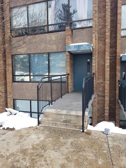 More Photos Of 4 Professional Dr, Gaithersburg Medical For Lease