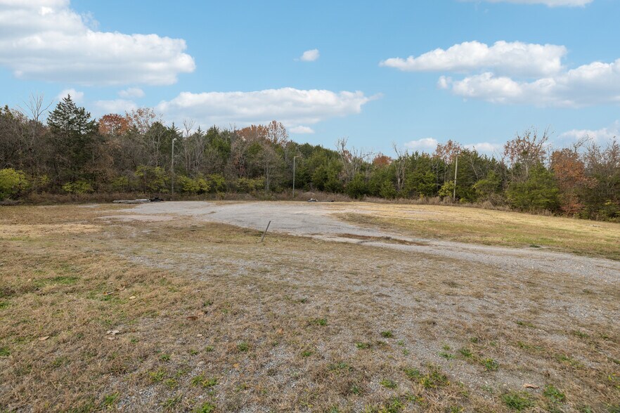 More Photos Of 3502 Dickerson Pike, Nashville Flex For Sale