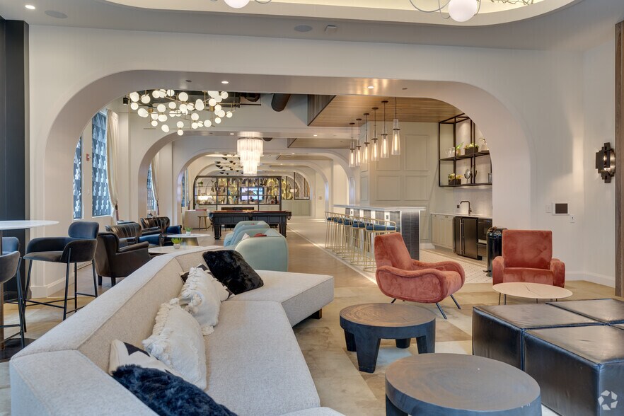 More Photos Of 182 W Lake St, Chicago Apartments For Lease