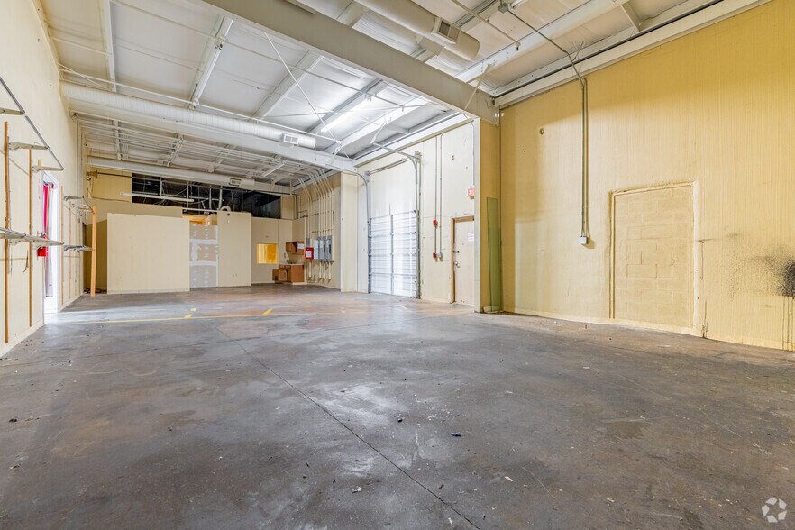 More Photos Of 7980 US Highway 64, Bartlett General Retail For Sale