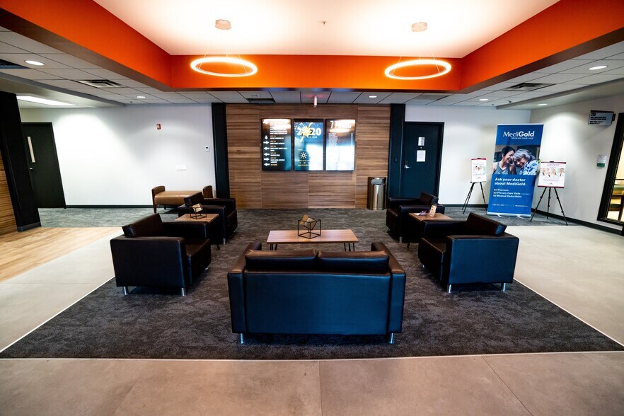 More Photos Of 775 W Broad St, Columbus Medical For Lease