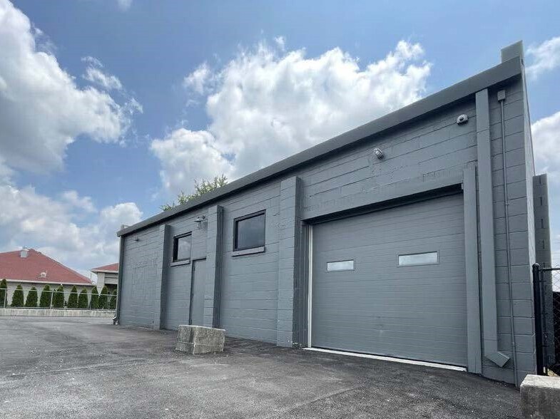 More Photos Of 1728 W 16th St, Indianapolis General Retail For Lease