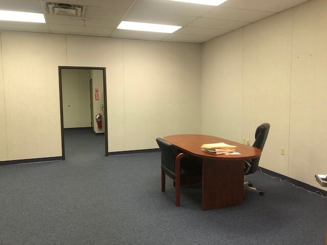More Photos Of 1036-1062 Corporate Ln, Export Storefront Retail Office For Lease