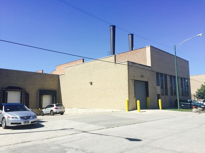 More Photos Of 4500 S Kolin Ave, Chicago Manufacturing For Lease