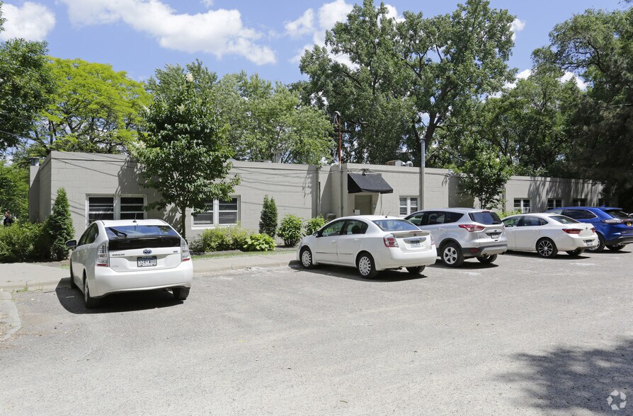 Primary Photo Of 1609 Jackson St, Saint Paul Medical For Sale