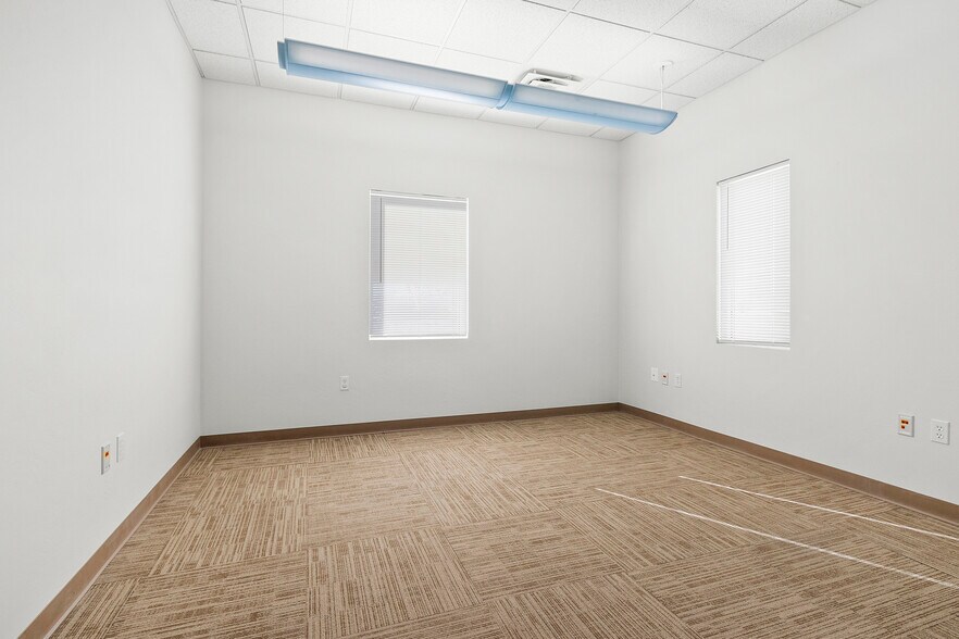 More Photos Of 1496 Bellevue St, Green Bay Office For Lease
