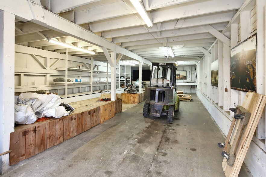 More Photos Of 120 W Smith Rd, Bellingham Service For Sale