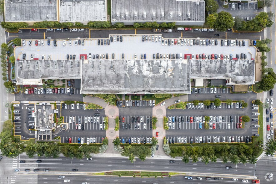 More Photos Of 11402 Doral Blvd, Miami Unknown For Lease