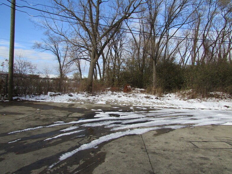 More Photos Of 14033-14055 Achyl Ave, Warren Warehouse For Sale