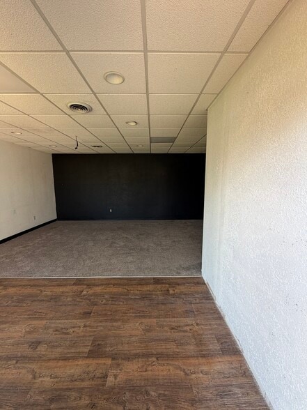 More Photos Of 1361-1365 Velp Ave, Green Bay Storefront Retail Office For Lease