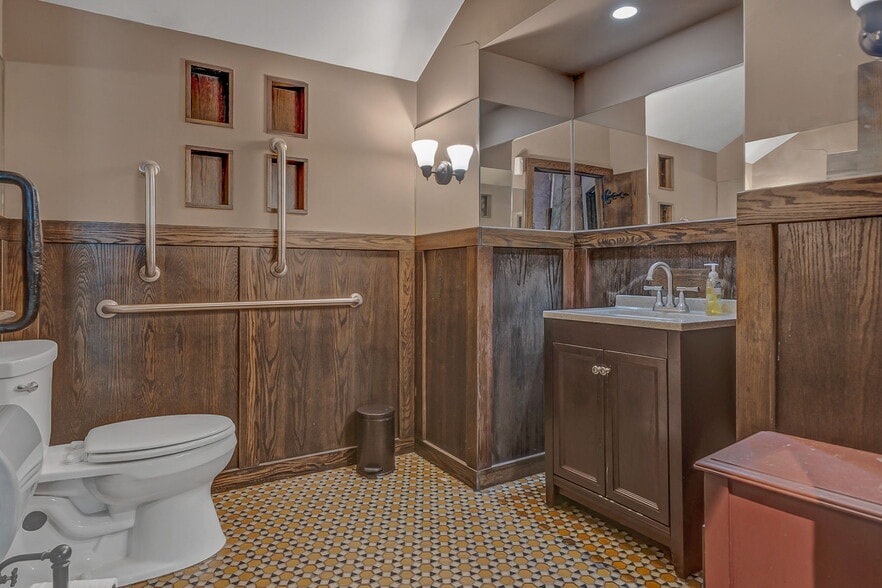 More Photos Of 1715 E Main St, Mohegan Lake Restaurant For Sale