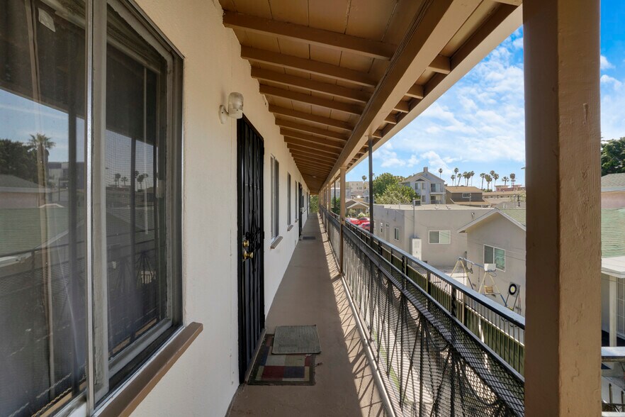 More Photos Of 1885-1887 Locust Ave, Long Beach Apartments For Sale