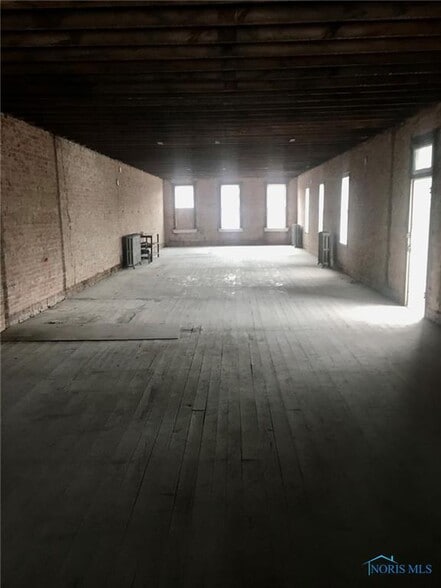 More Photos Of 123 N Michigan Ave, Edgerton Storefront Retail Office For Sale