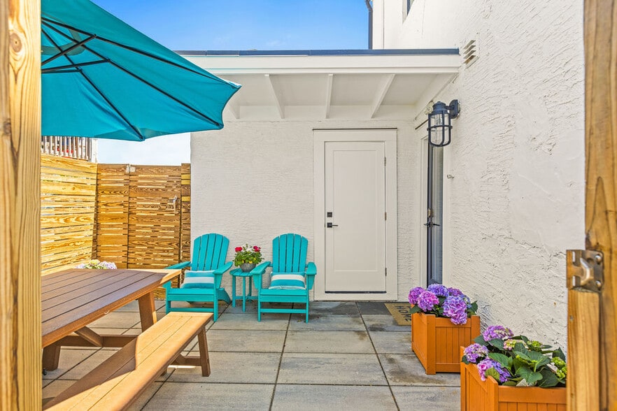 More Photos Of 112 Cape Fear Blvd, Carolina Beach Freestanding For Sale