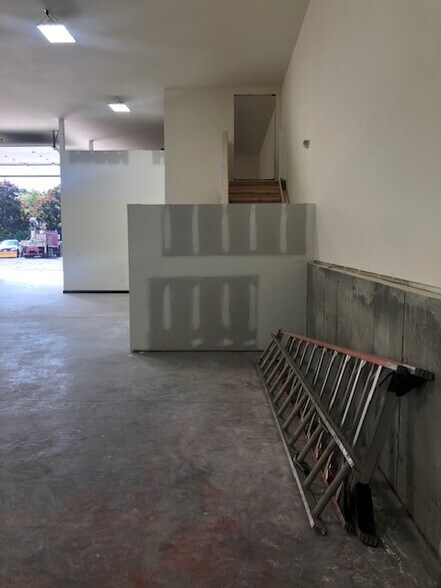 More Photos Of 33 Old Amity Rd, Bethany Flex For Lease