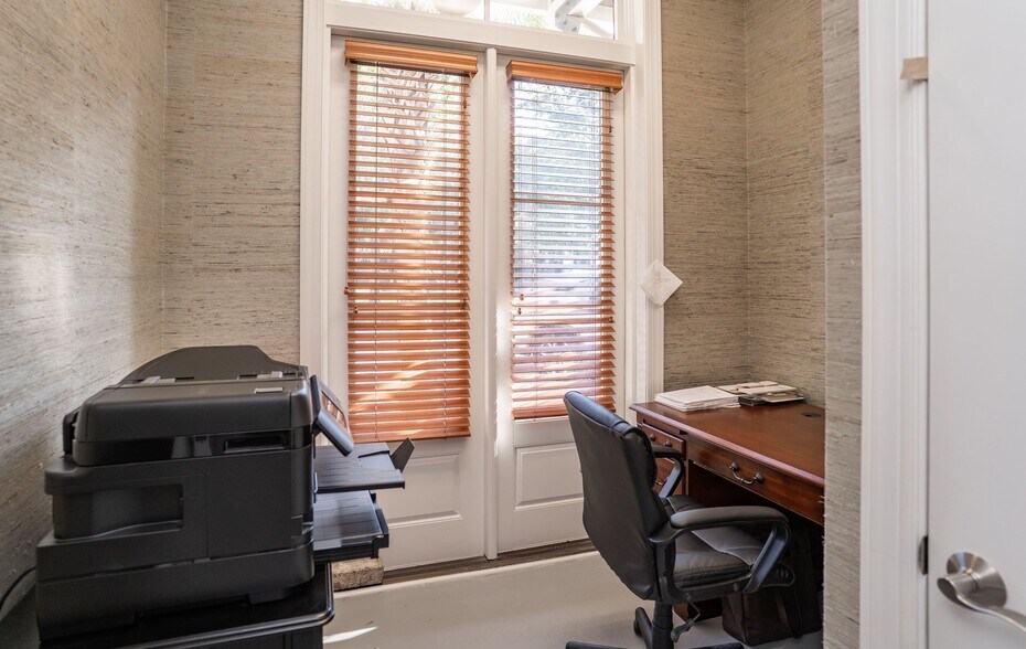 More Photos Of 12 Celadon Dr, Beaufort Storefront Retail Office For Lease