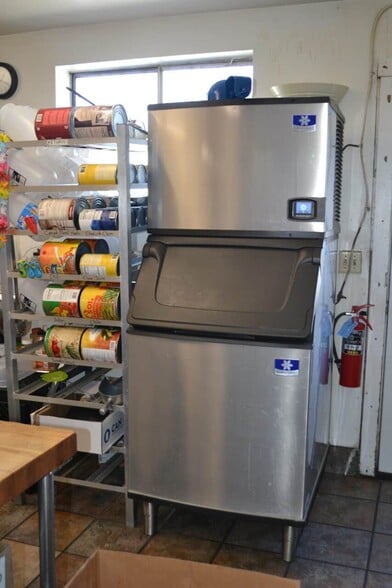 More Photos Of 308 W 12th St, Alturas Hotel For Sale