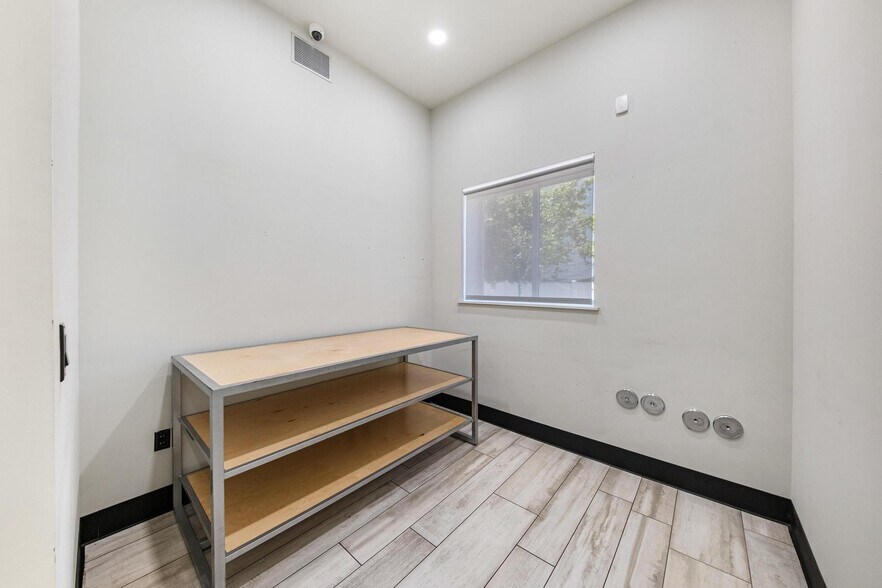 More Photos Of 3305 SW 37th Ave, Miami Office For Sale