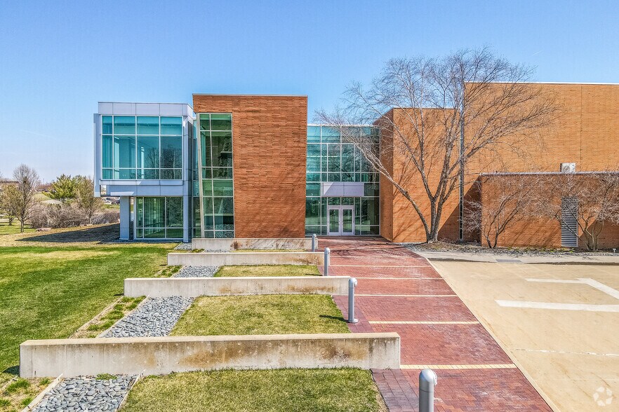 More Photos Of 6400 Westown Pky, West Des Moines Office For Lease