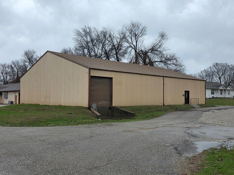 Primary Photo Of 1430 E Springhill Dr, Terre Haute Warehouse For Lease