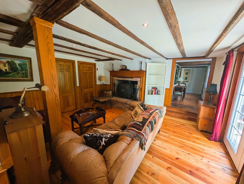 More Photos Of 47 Hollow Tree Ridge Rd, Darien Apartments For Sale