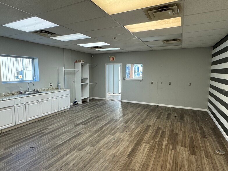 More Photos Of 812 Merriman Street, Conway Flex For Sale