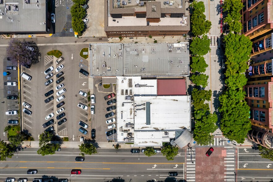 More Photos Of 145 S San Fernando Blvd, Burbank Restaurant For Lease