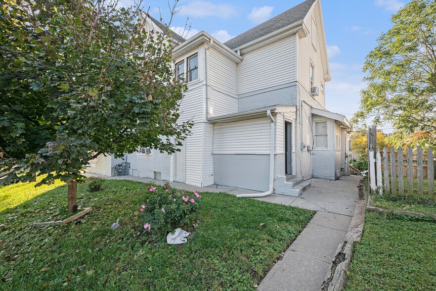 More Photos Of 2501 Poppleton Ave, Omaha Apartments For Sale