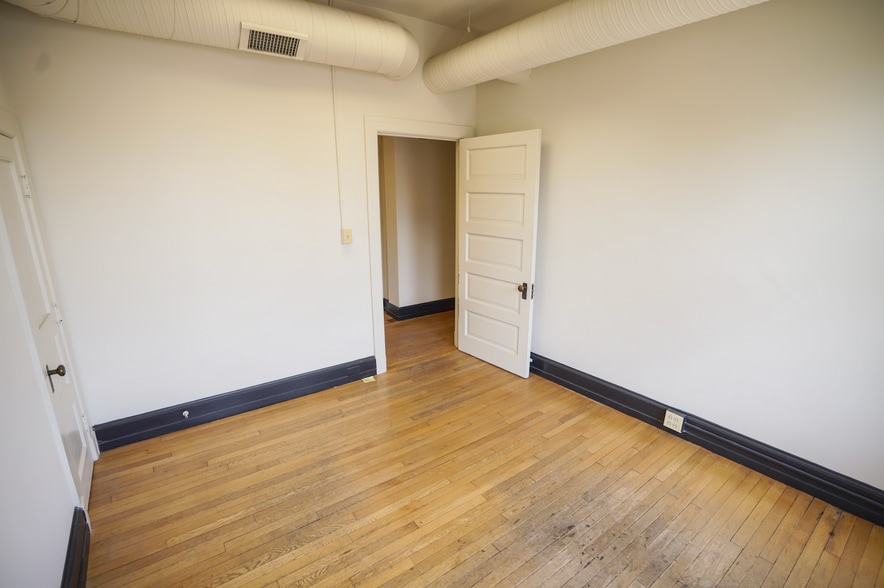 More Photos Of 5 S Market St, Frederick Storefront Retail Office For Lease