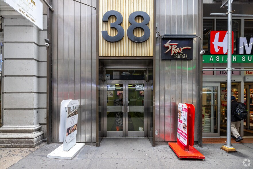 Primary Photo Of 38 W 32nd St, New York Office For Lease