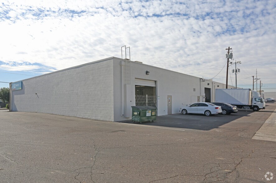 More Photos Of 2962-2972 W Thomas Rd, Phoenix Showroom For Lease