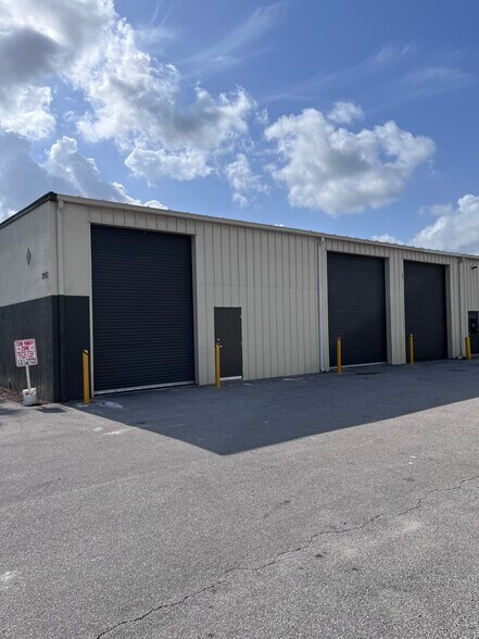 More Photos Of 3942 Arnold Ave, Naples Unknown For Lease