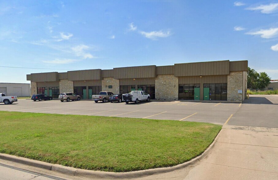 More Photos Of 3601 W Harry St, Wichita Flex For Sale