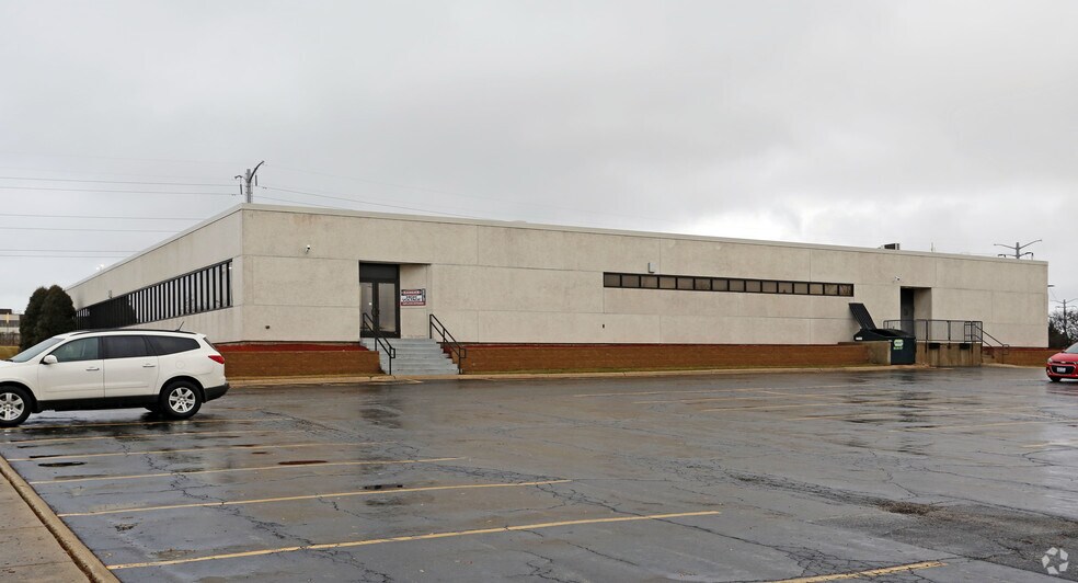 More Photos Of 2345 Pembroke Ave, Hoffman Estates Office For Lease