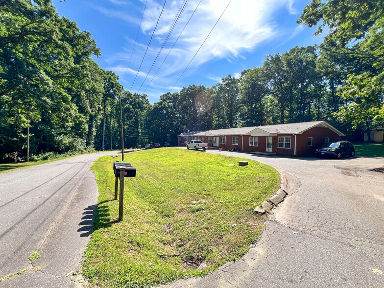 More Photos Of 144 Nottingham Dr, Forest City Apartments For Sale