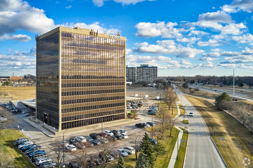 More Photos Of 17515 W 9 Mile Rd, Southfield Office For Lease