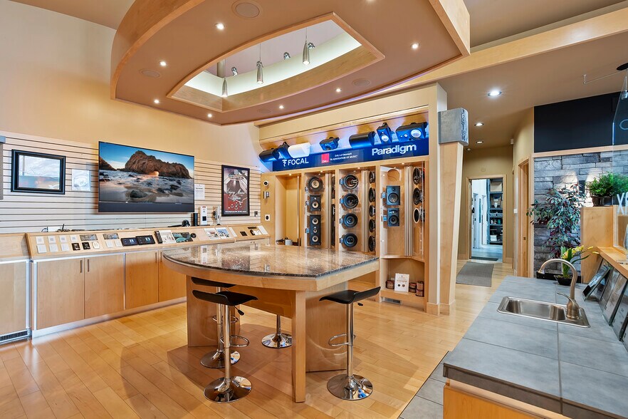 More Photos Of 1090 Cambridge Cir, Layton Flex For Sale