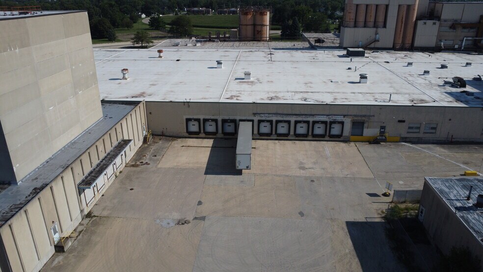 More Photos Of 1551 E Willow St, Kankakee Warehouse For Lease