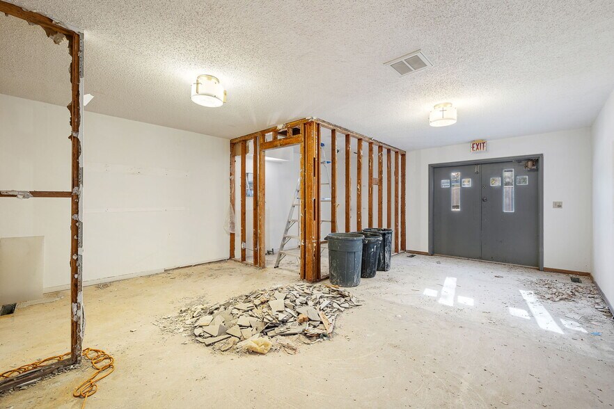 More Photos Of 115 N 8th St, Yukon Religious Facility For Sale