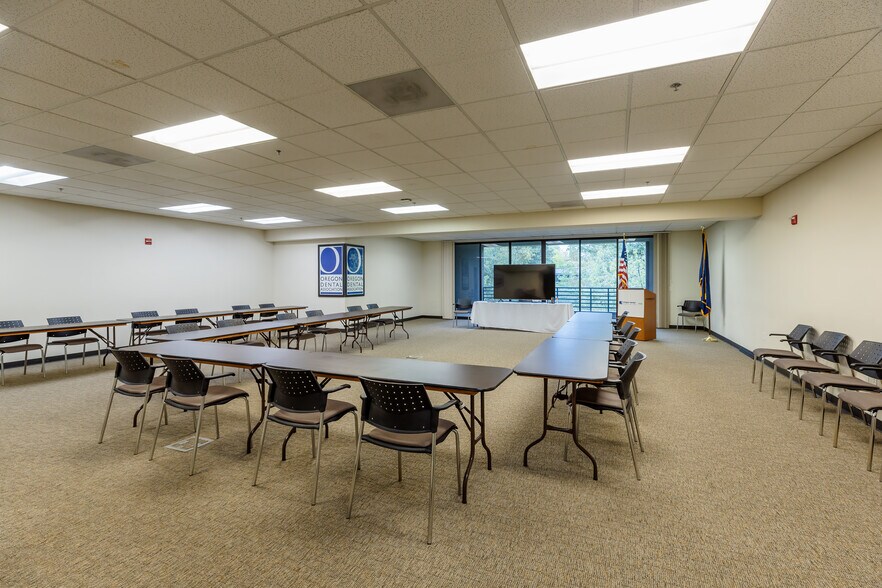 More Photos Of 8699 SW Sun Pl, Wilsonville Office For Sale