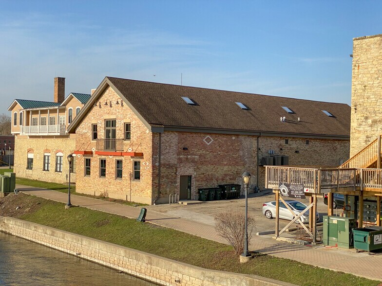 More Photos Of 10 S Shumway Ave, Batavia Office For Lease