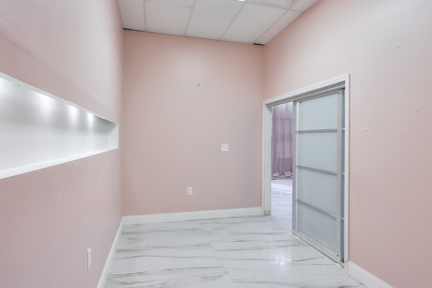 More Photos Of 5725 State Bridge Rd, Johns Creek Freestanding For Lease