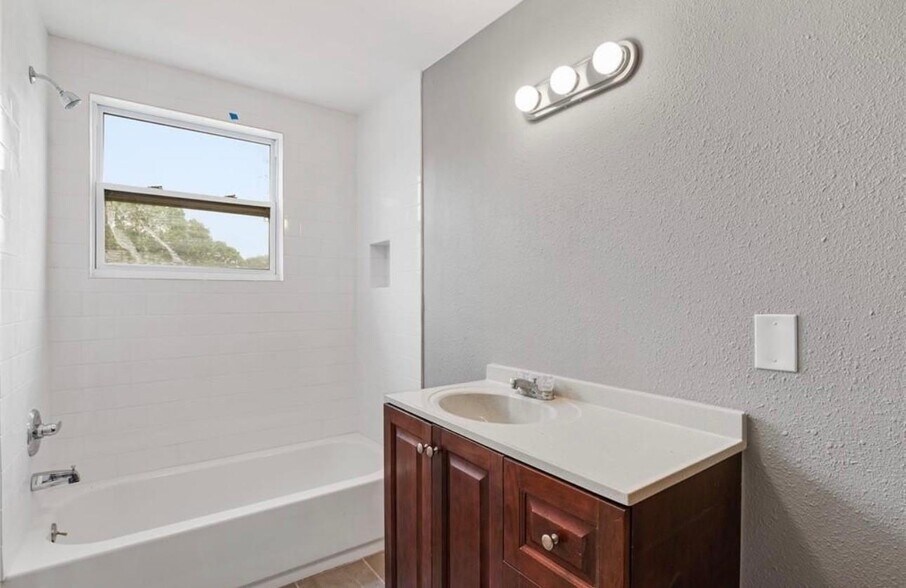 More Photos Of 5202 County Road 469, Brazoria Apartments For Sale