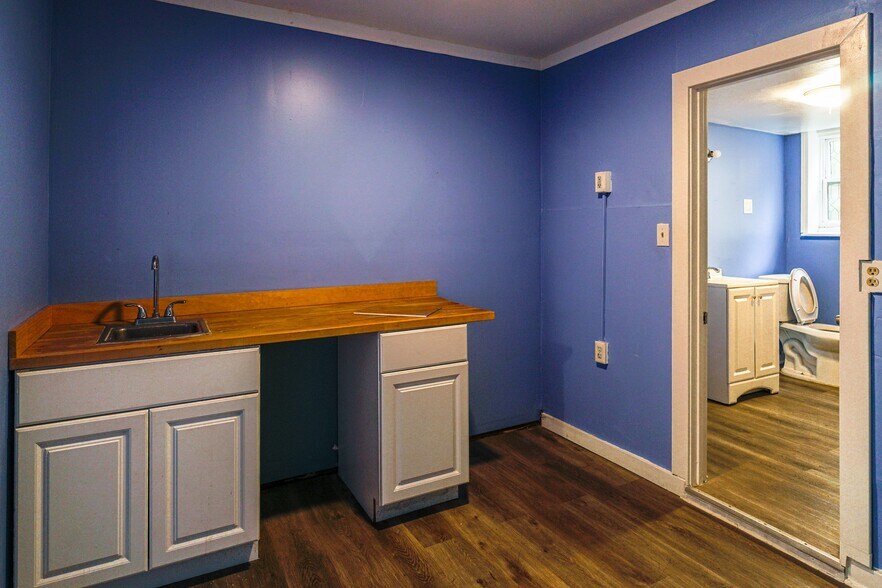 More Photos Of 117 Nippersink Rd, Fox Lake Apartments For Sale