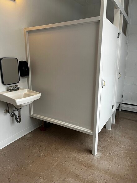 More Photos Of 49 Jefferson St, Phoenix Specialty For Lease