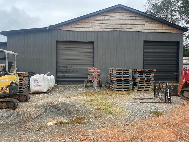 More Photos Of 3376 Forest Rd, Bedford Flex For Lease