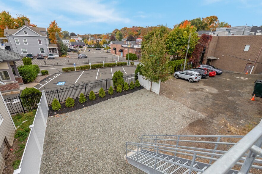 More Photos Of 35 Center St, Southington Storefront Retail Office For Lease