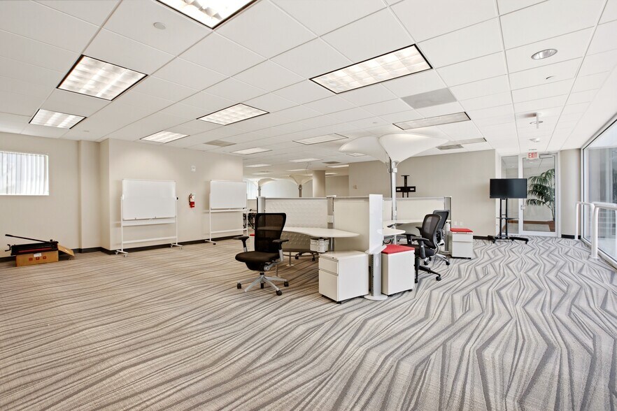 More Photos Of 7900 NW 154th St, Miami Lakes Office Residential For Lease